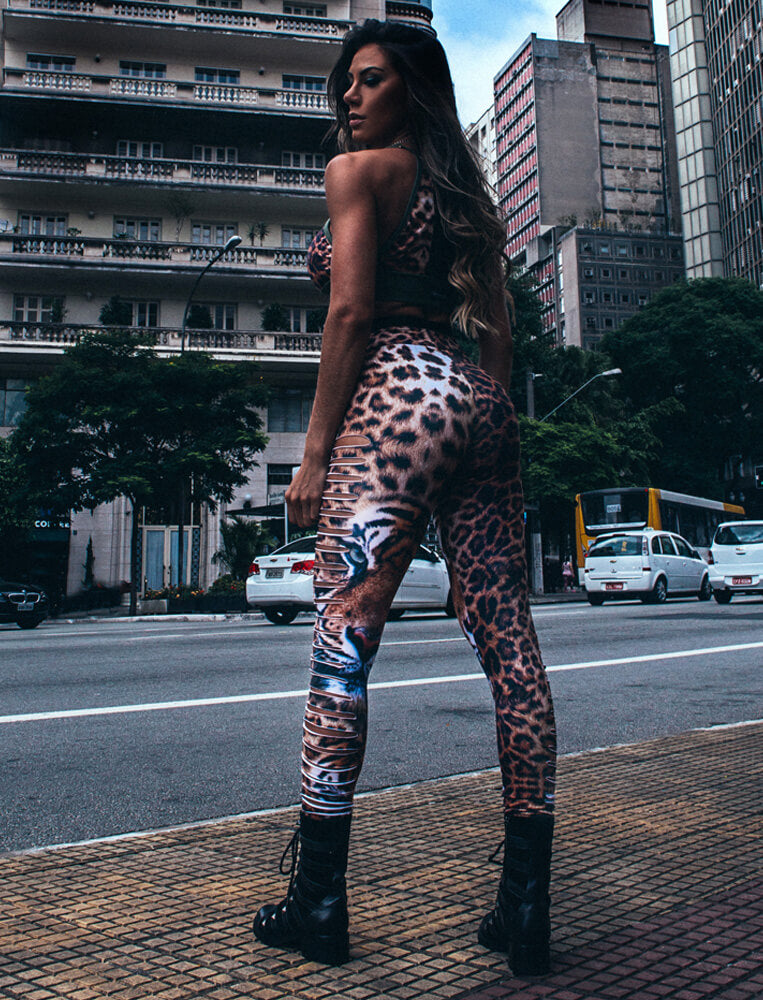 TRAVEL IN STYLE LEOPARD LEGGINGS | @JENNJAKSON | Outfits with leggings, Cheetah  print leggings, Leopard leggings outfit